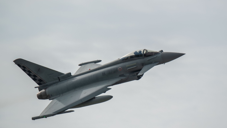 Eurofighter Typhoon dell'Aeronautica italiana in volo (foto di archivio (foto d'archivio, © Salvatore Cavalli/ZUMA Press Wire via Ansa).