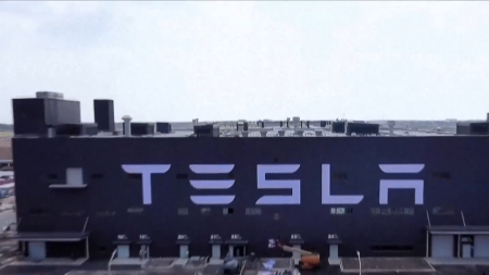 Tesla trasferisce altri impianti fuori dalla Cina