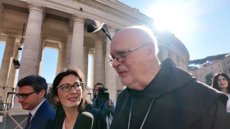 I cardinali di tutto il mondo arrivano in Vaticano in vista del conclave