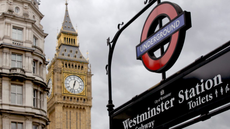 Blackout interrompe la metropolitana di Londra nell’ora di punta