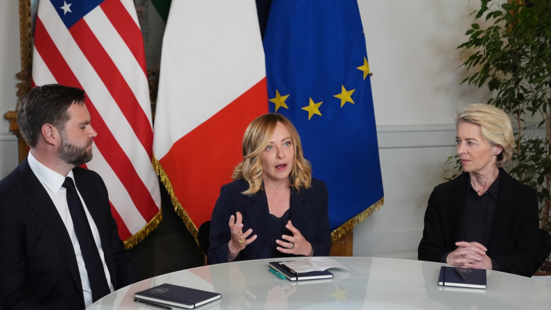 Giorgia Meloni incontra JD Vance e   Ursula von der Leyen a Palazzo Chigi (foto Jacquelyn Martin/Pool via REUTERS).