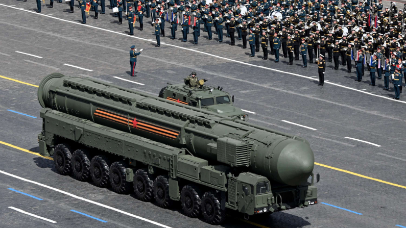 L'unità del sistema missilistico balistico intercontinentale russo Yars in azione nella Piazza Rossa durante una parata militare nel Giorno della Vittoria, Mosca, Russia, 9 maggio 2025. Foto: Maxim Bogodvid/Agenzia ospitante RIA Novosti/Distribuzione tramite REUTERS/Foto d'archivio