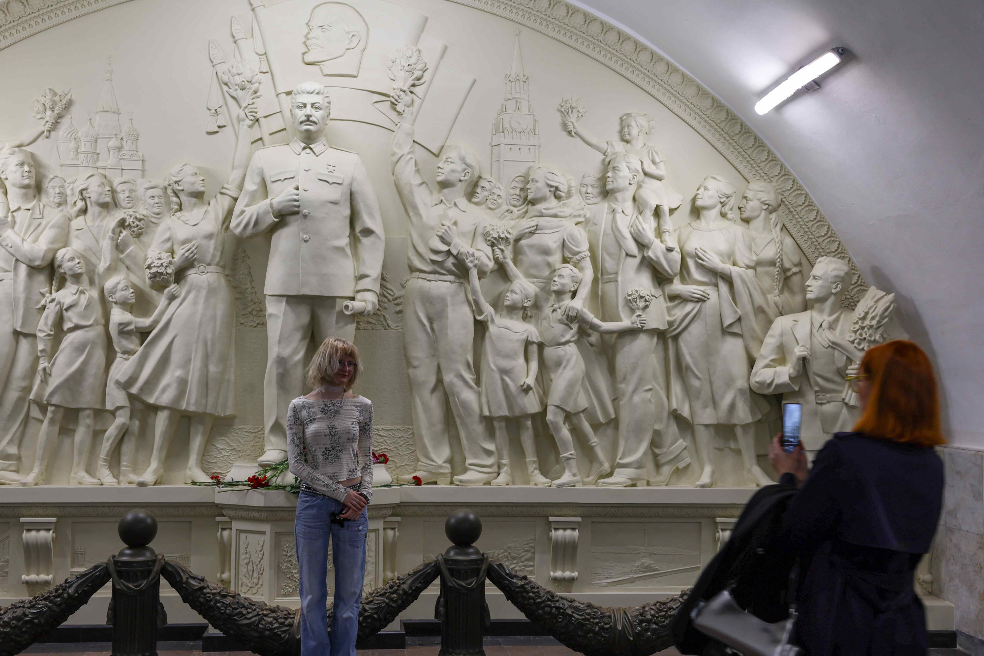 Monumento a Stalin nella metropolitana di Mosca