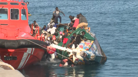 Sette morti nel naufragio di un barcone di migranti vicino alle Canarie