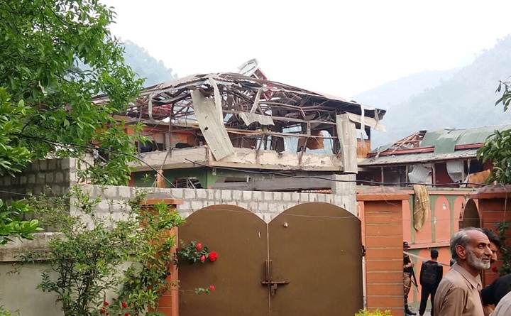 La moschea di Bilal, dopo l'attacco indiano a Muzaffarabad, capitale del Kashmir amministrato dal Pakistan, 7 maggio 2025. Foto: Stringer/Reuters