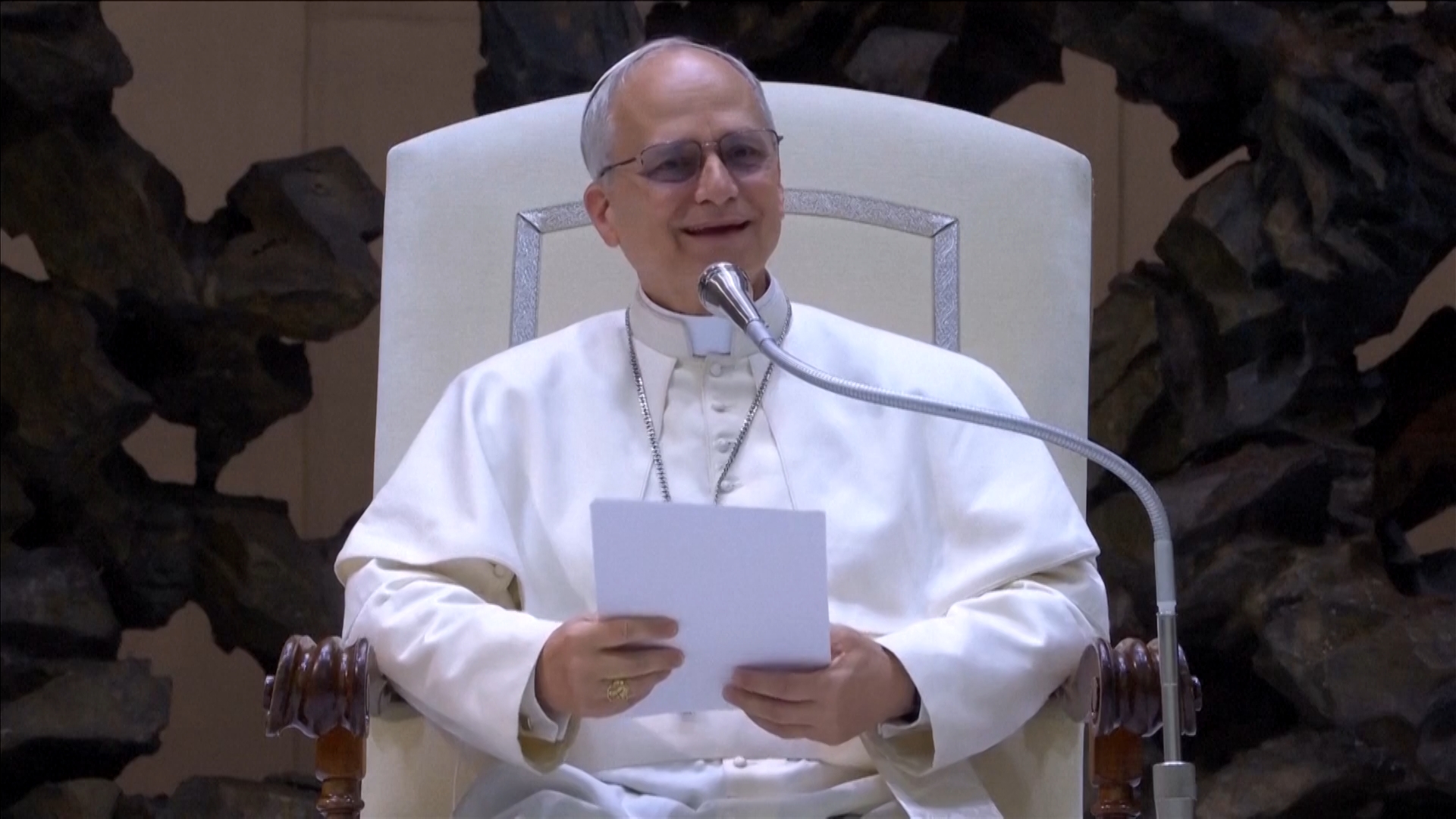 Leone all’inizio della sua prima udienza