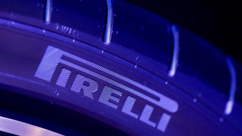 FOTO D'ARCHIVIO: Il logo Pirelli durante il Salone dell'auto di Monaco, IAA Mobility 2021 a Monaco di Baviera, Germania, 8 settembre 2021. REUTERS/Wolfgang Rattay/Foto d'archivio