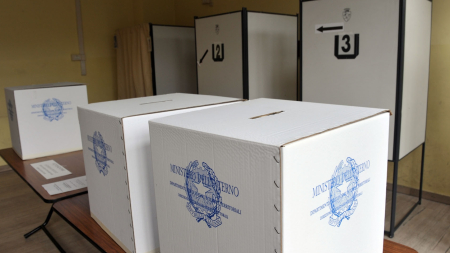 Amministrative, urne aperte fino alle 15 Occhi puntati su Genova, Ravenna e Matera