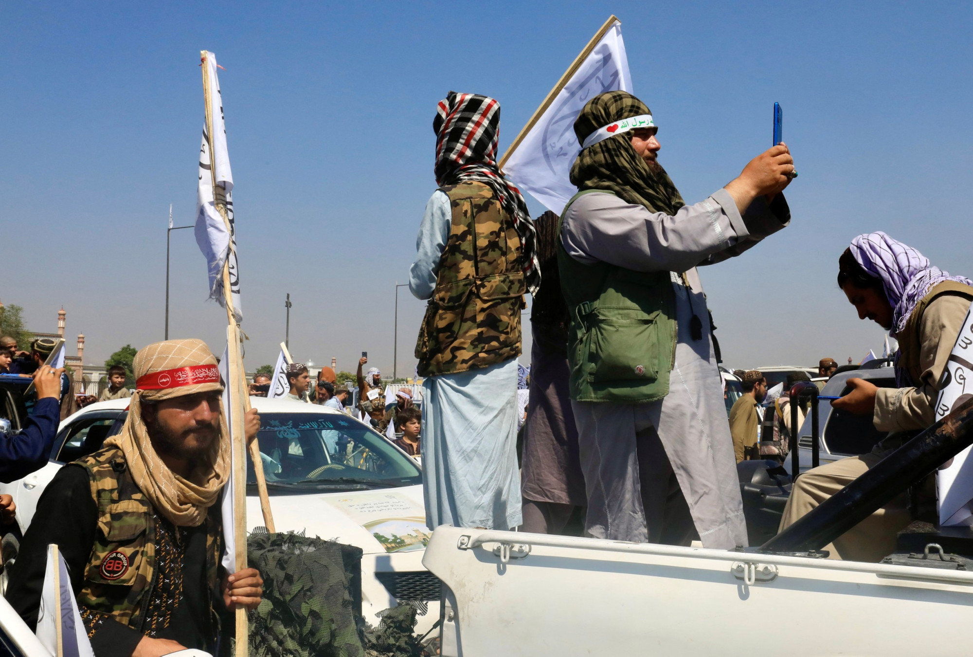 La Russia si allea ai talebani contro l’Isis e guarda alle risorse afghane