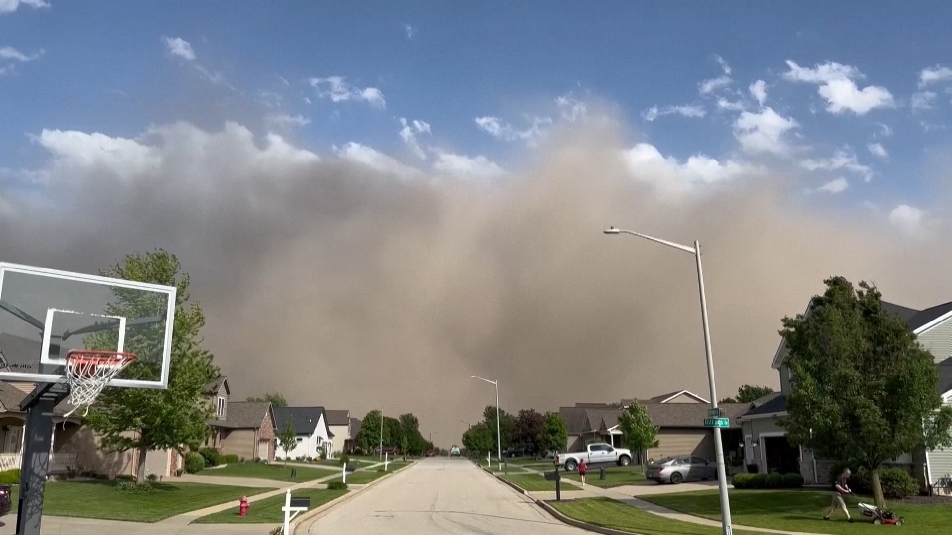 Tempesta di sabbia in pieno centro urbano