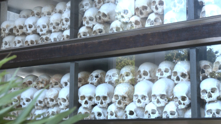 La Cambogia commemora le vittime dei Khmer Rossi