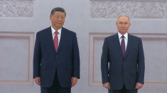 Vladimir Putin accoglie Xi Jinping al Cremlino