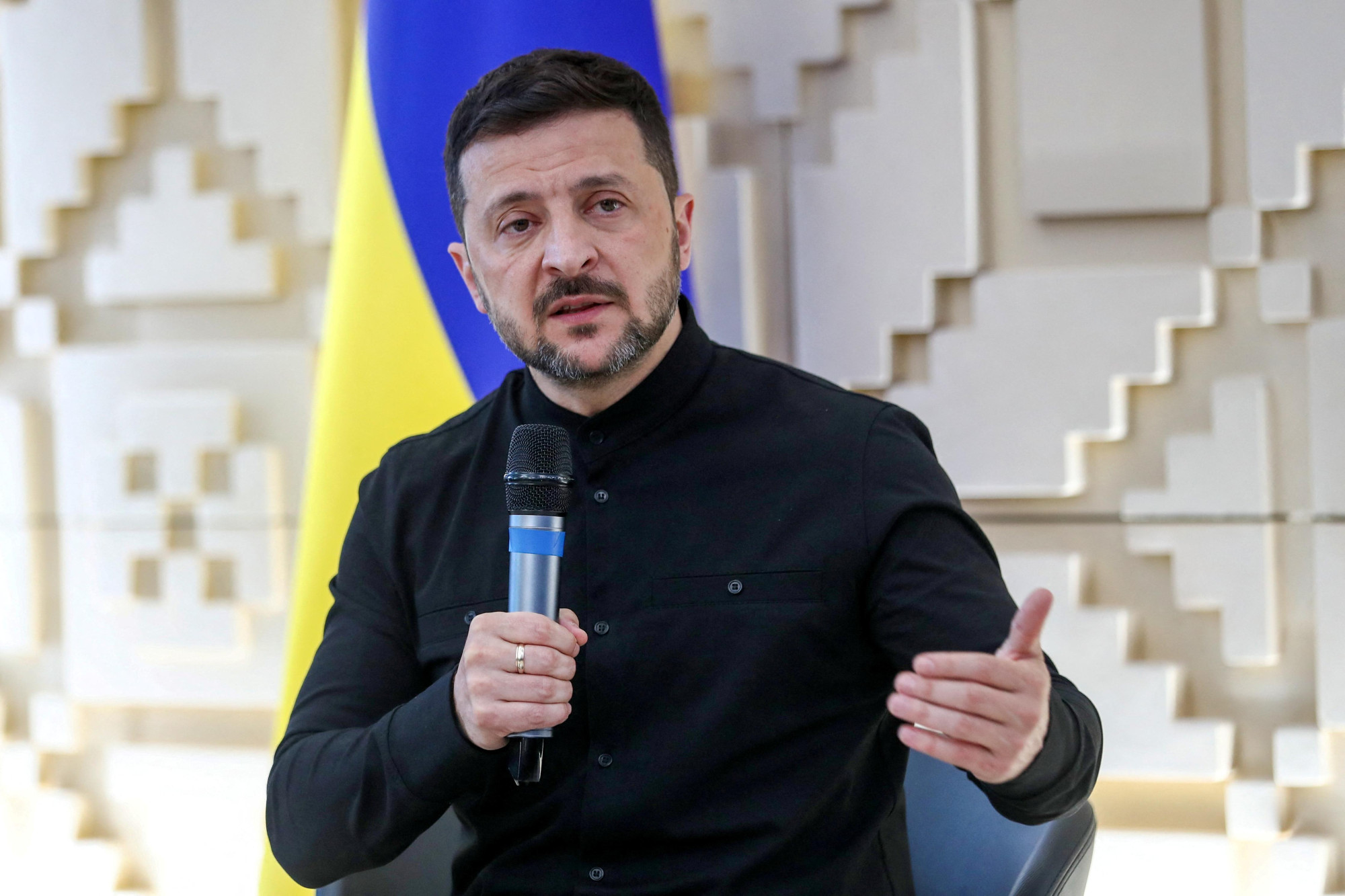 Zelensky accusa Putin: ha schierato altri 50 mila soldati