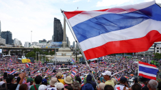 Manifestanti in piazza a Bangkok chiedono le dimissioni del primo Ministro