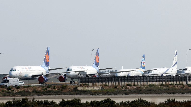 FOTO D'ARCHIVIO: Aerei appartenenti alla compagnia aerea statale israeliana El Al e Israir, tra le altre, sono parcheggiati all'aeroporto internazionale di Larnaca, a Larnaca, Cipro, il 16 giugno 2025. REUTERS/Yiannis Kourtoglou/Foto d'archivio