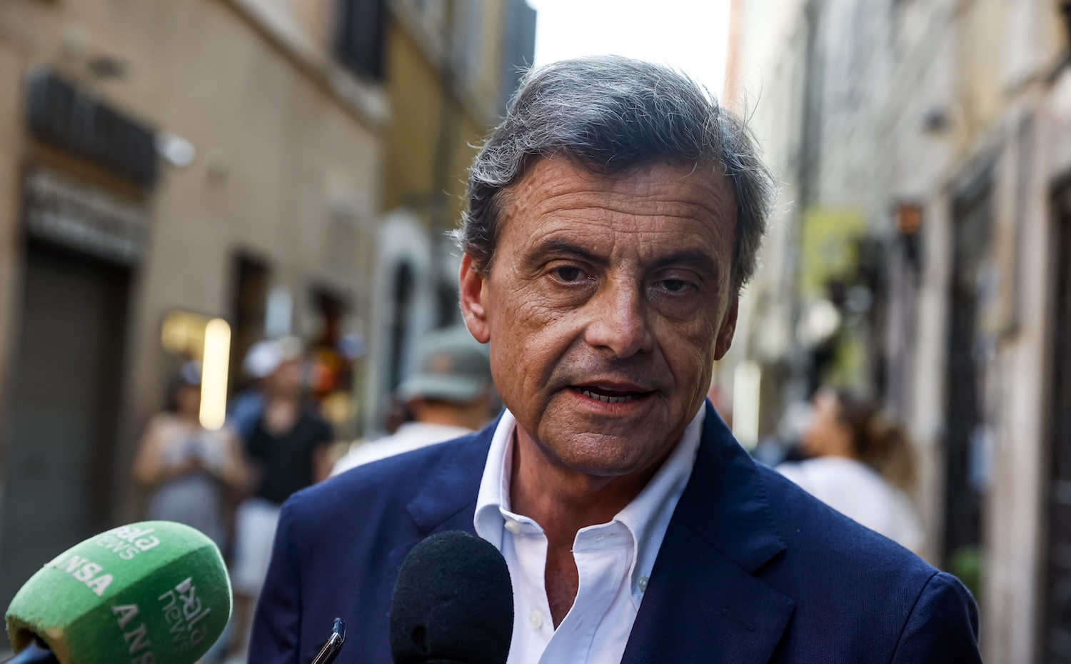 Calenda: è momento di aumentare sostegno, evitiamo figura da «Italietta»