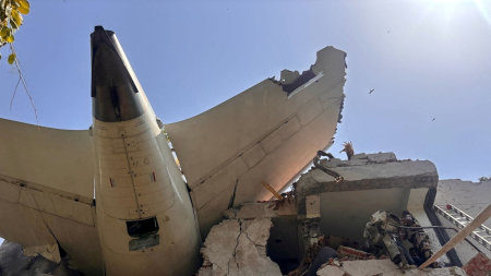 Tragedia nei cieli indiani Cade un aereo con a bordo 244 persone