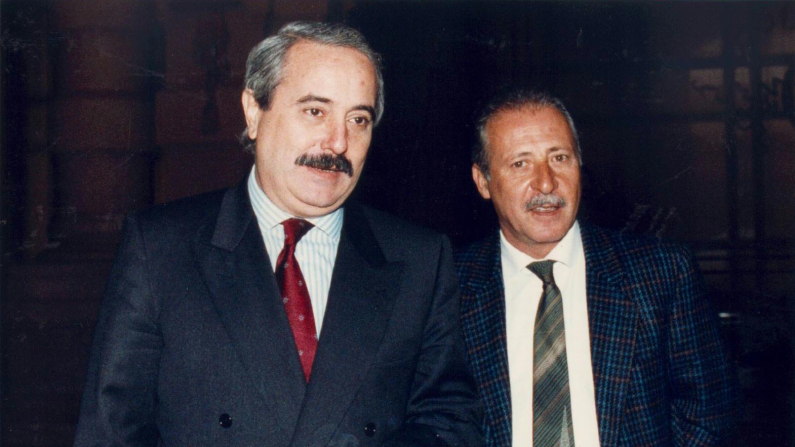 A30-22/05/97-ROMA-POL: ANNIVERSARIO STRAGE CAPACI; PALERMO, CINQUE ANNI DOPO.    Un' immagine d' archivio di Giovanni Falcone (S) con Paolo Borsellino.     PAL     ARCHIVIO / ANSA