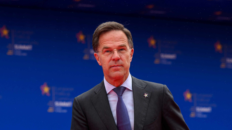 FOTO D'ARCHIVIO: Il Segretario Generale della NATO, Mark Rutte, al sesto vertice della Comunità Politica Europea in Piazza Skanderbeg a Tirana, Albania, 16 maggio 2025. Leon Neal/Pool tramite REUTERS/Foto d'archivio