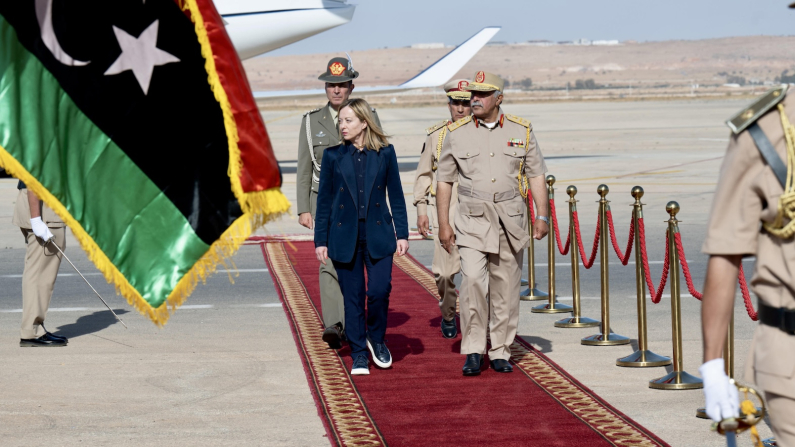 Giorgia Meloni incontra il General Khalifa Haftar in Bengasi, il 7 maggio 2025 (foto archivio,
ANSA/UFFICIO STAMPA PALAZZO CHIGI/FILIPPO ATTILI)