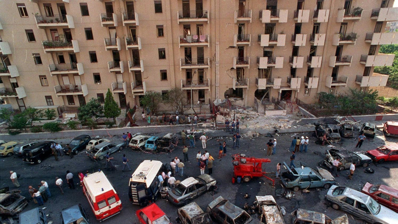 Il luogo della strage avvenuta il 19 luglio 1992, in via Mariano d'Amelio a Palermo, nel quale persero la vita il magistrato italiano Paolo Borsellino e i cinque agenti di scorta Agostino Catalano, Emanuela Loi, Vincenzo Li Muli, Walter Eddie Cosina e Claudio Traina.L'unico sopravvissuto fu l'agente Antonino Vullo. ANSA