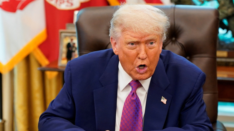 FOTO D’ARCHIVIO: Il presidente degli Stati Uniti, Donald Trump, parla nello Studio Ovale alla Casa Bianca, Washington, D.C., Stati Uniti, 10 giugno 2025. REUTERS/Nathan Howard/Foto d’archivio