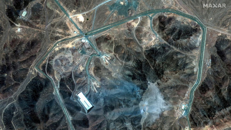 Una vista satellitare mostra una panoramica del complesso sotterraneo di Fordow, dopo che gli Stati Uniti hanno colpito l'impianto nucleare sotterraneo, vicino a Qom, Iran, il 22 giugno 2025. (MAXAR TECHNOLOGIES/via REUTERS)