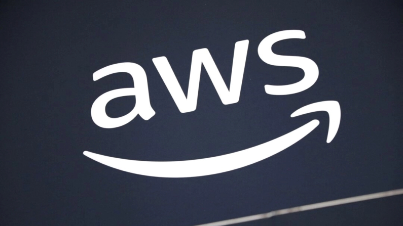 Il logo di Amazon Web Services (Aws) alla conferenza Collision di Toronto, il 23 giugno 2022. Chris Helgren/Reuters