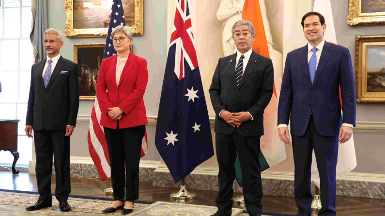 Il ministro degli Esteri indiano, Subrahmanyam Jaishankar; il ministro degli Esteri australiano, Penny Wong, il ministro degli Esteri giapponese, Takeshi Iwaya, e il ministro degli Esteri Usa, Marco Rubio, alla riunione del Quad Indo-Pacifico presso il ministero degli Esteri a Washington, DC, Stati Uniti, 1 luglio 2025. REUTERS/Kevin Lamarque