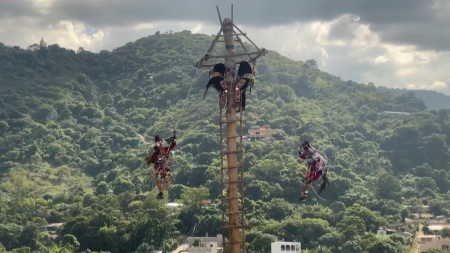 La danza tradizionale Maya del ‘Palo Volador’ in Guatemala