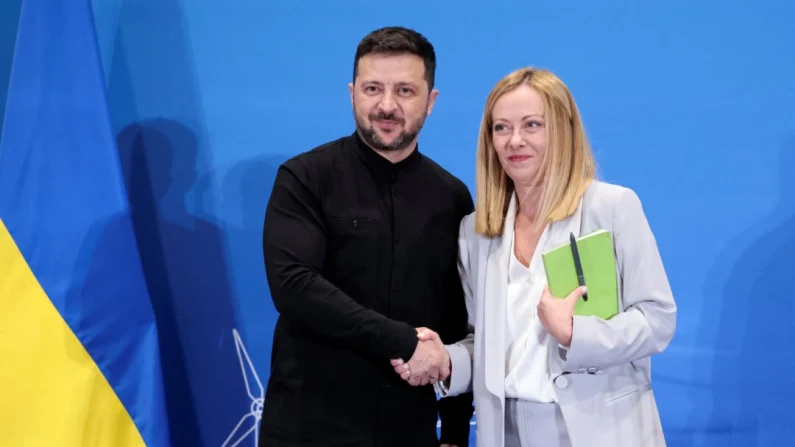 Volodymyr Zelensky e Giorgia Meloni alla Conferenza per la ricostruzione dell'Ucraina del 10 luglio 2025 a Roma (foto: Remo Casilli/Reuters)