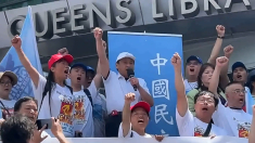 Flushing protesta contro il Partito comunista cinese