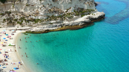 Fratoianni: vacanze sempre più un lusso
