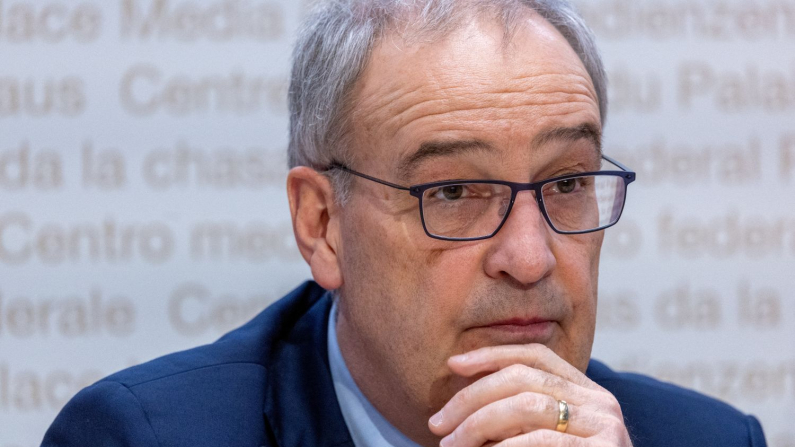 Il ministro svizzero Guy Parmelin a una conferenza stampa a Berna, Svizzera, 29 gennaio 2025. (REUTERS/Denis Balibouse)