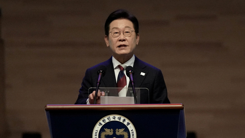 Il presidente della Corea del Sud Lee Jae Myung parla durante una cerimonia a Seul, Corea del Sud, venerdì 15 agosto 2025. Foto: Ahn Young-joon/Pool tramite REUTERS/Foto d'archivio