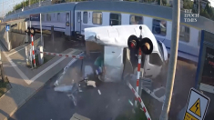 Treno si schianta contro furgone a un passaggio a livello in Polonia