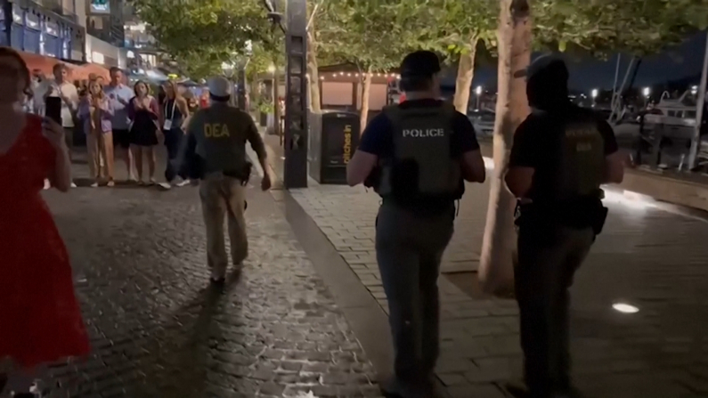 Agenti federali pattugliano le strade di Washington insieme a FBI. Screenshot da video 