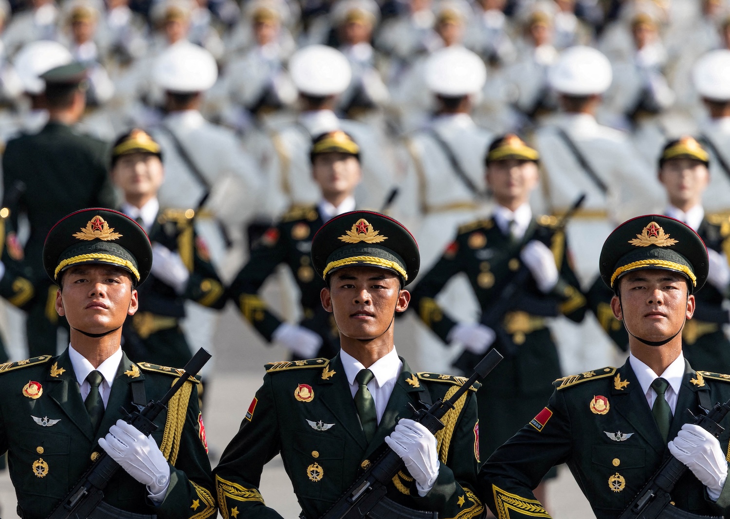 Xi Jinping “perde” i militari, i cinesi fanno sempre meno paura