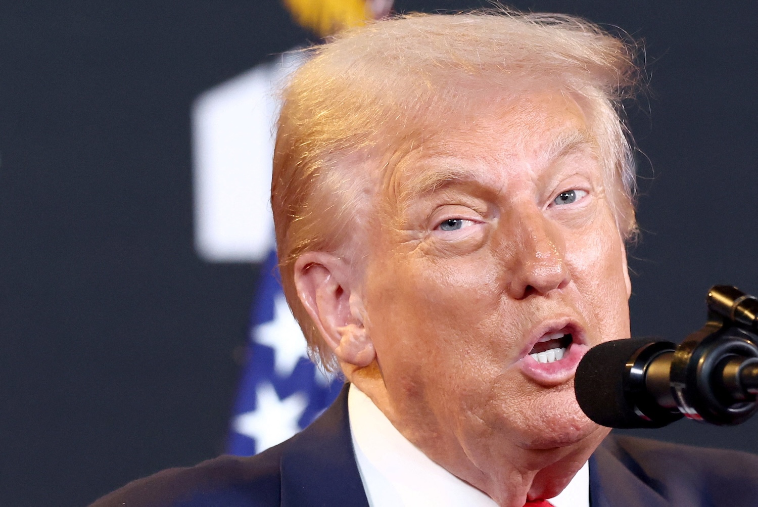 Trump risponde alla stretta sulle terre rare: nuovi dazi del 100% alla Cina