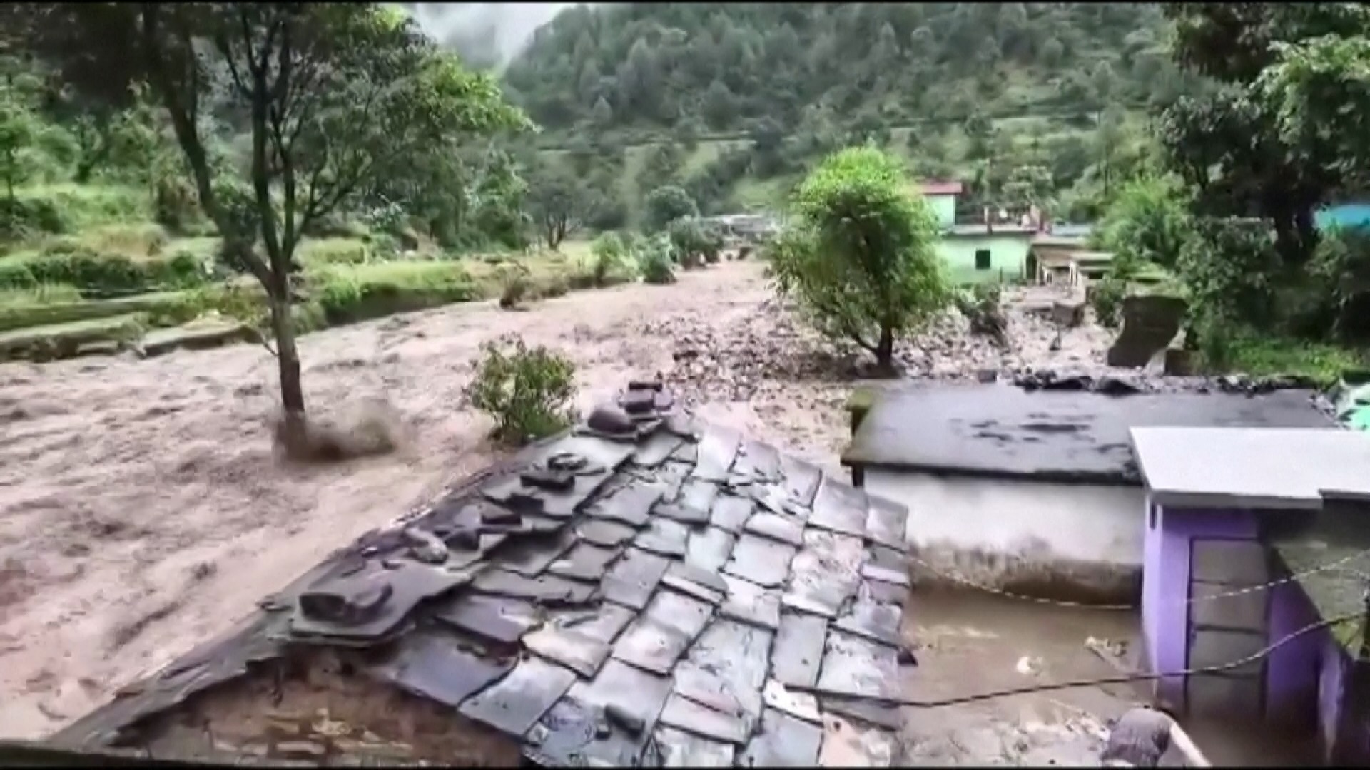 Decine di dispersi a casua del nubifragio di Uttarakhand, in India