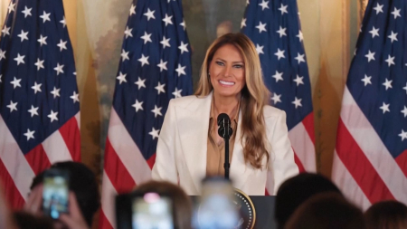 Melania Trump lancia una coalizione mondiale per il benessere dei bambini nell’era digitale