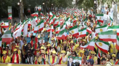 Manifestanti si radunano in vista del discorso del presidente iraniano all’Onu