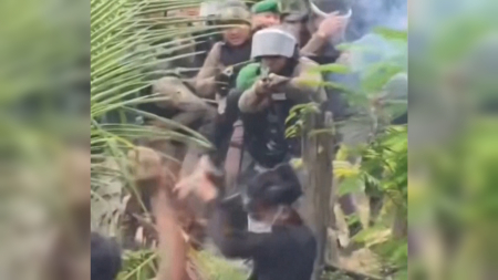 Polizia thailandese lancia lacrimogeni contro i manifestanti cambogiani