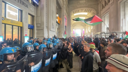 Frange violente pro Gaza assaltano la stazione centrale di Milano
