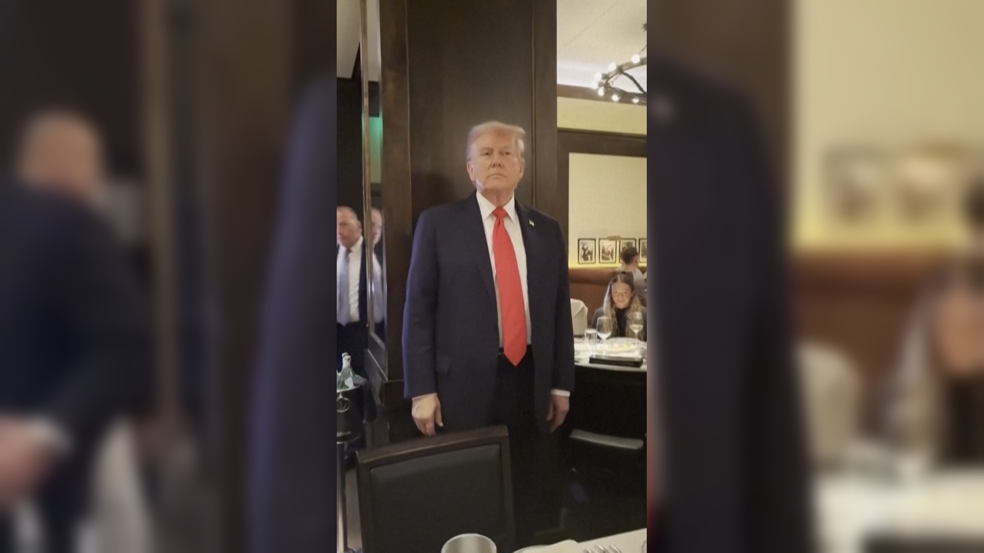 Manifestanti filopalestinesi interrompono la cena di Trump a Washington