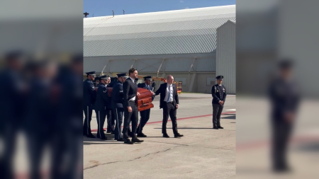 JD Vance accompagna la bara di Charlie Kirk sull’Air Force 2