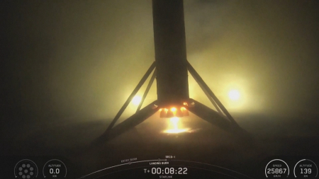 SpaceX lancia nuovi satelliti dalla base in California
