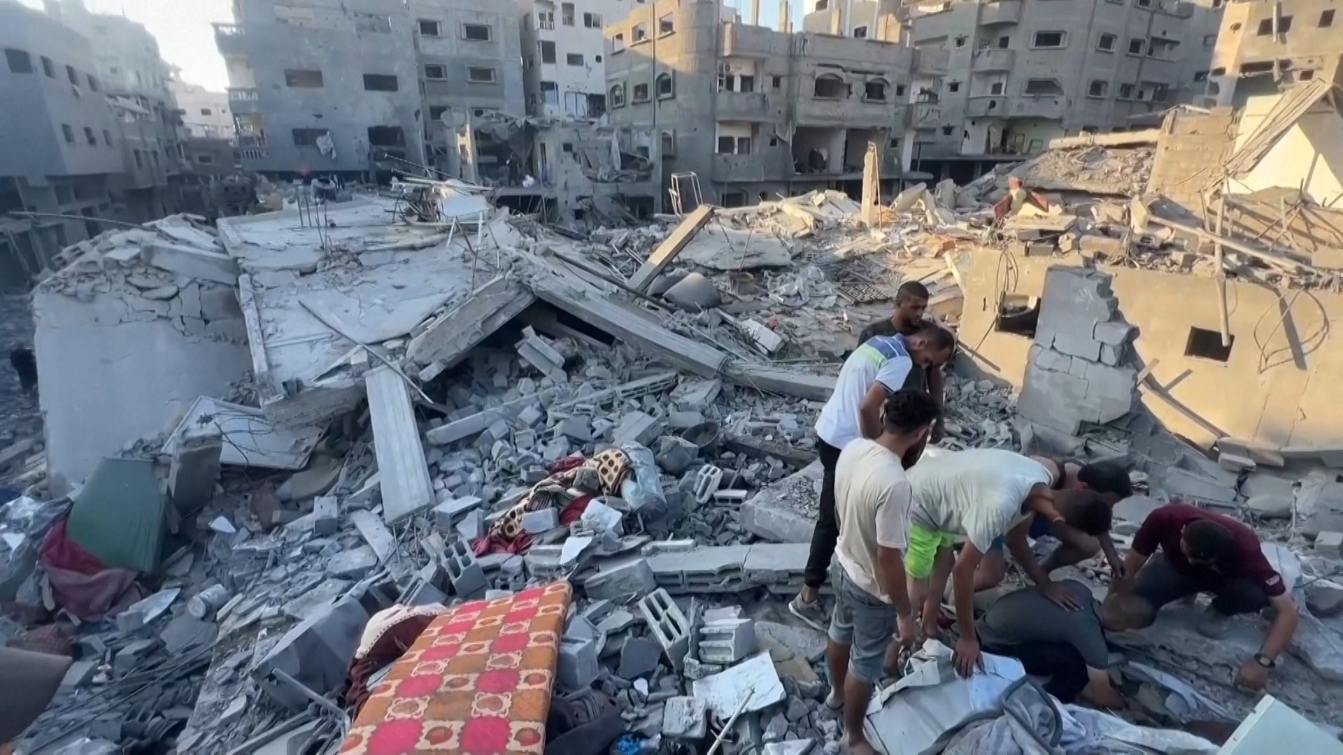 Raid israeliano a Gaza City rade al suolo due edifici