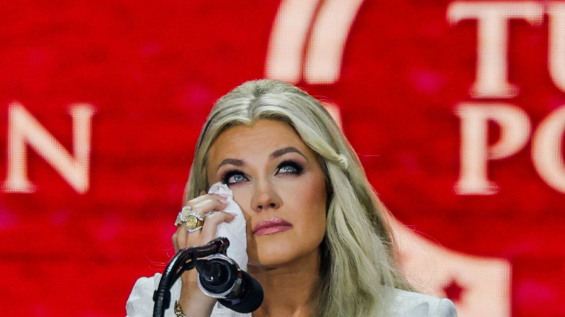 Erika Kirk, la vedova Charlie Kirk alla cerimonia di commemorazione tenuta allo State Farm Stadium di Glendale, Arizona, 21 Settembre 2025 (foto REUTERS/Daniel Cole).