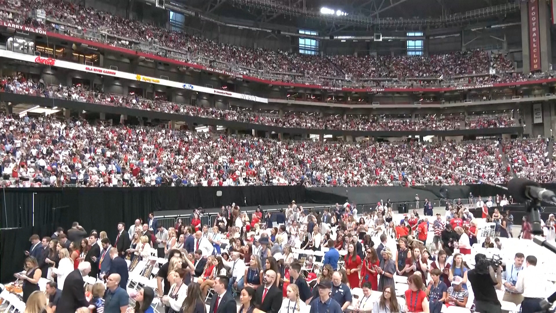 Oltre 200 mila fedeli in preghiera per l’ultimo saluto a Charlie Kirk